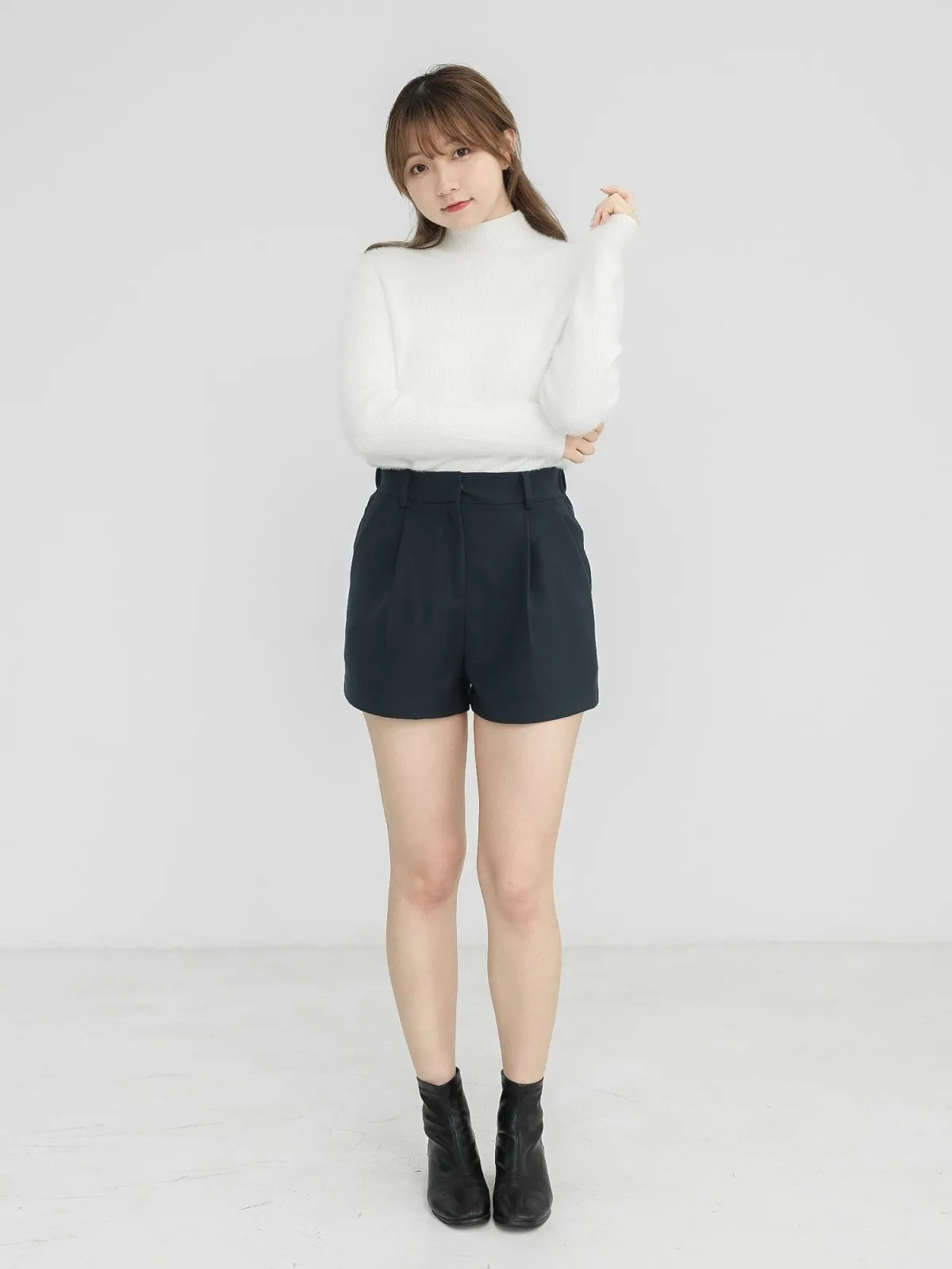 Sydney Winter Pleated Shorts*